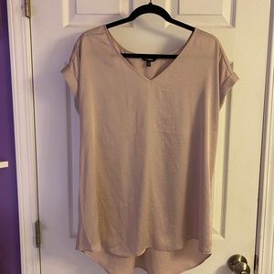 EXPRESS Blush Satin V-Neck Tee / Blouse